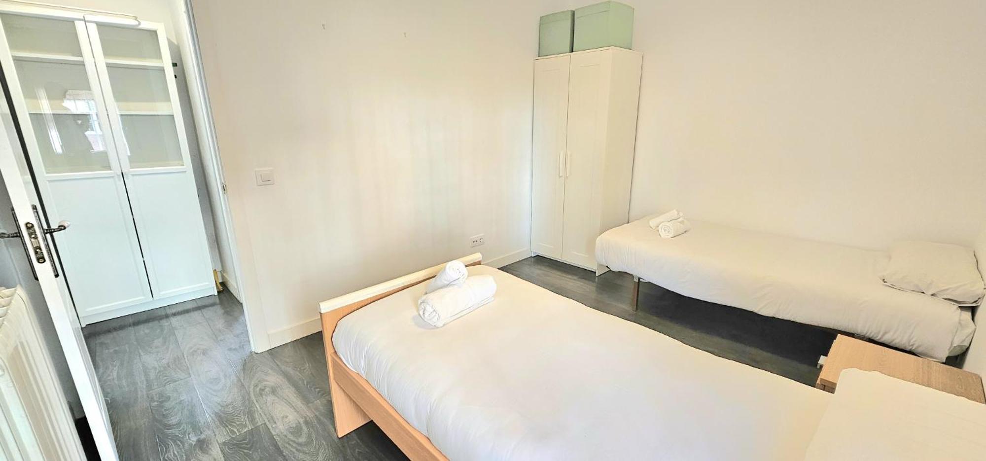 Apartamento Para 5 Personas Cerca De Ifema Y Aeropuerto Alquiler Temporal Madrid Buitenkant foto